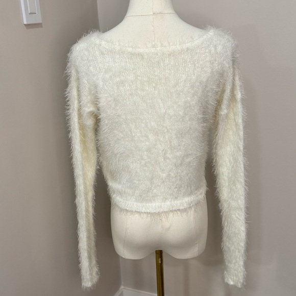 Hollister Cropped Fuzzy Sweater Medium - Picture 2 of 5